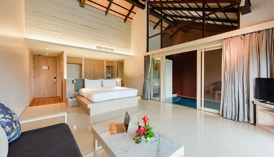 هتل هالیدی انانگ بیچ ریزورت